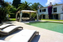 Recently renovated villa with large pool and flat garden