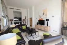 Luxury 4 rooms apartment in standing residence with pool and garden