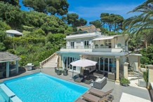 Luxury villa with sea view and pool near the beach