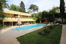 Villa avec grande piscine et jardin