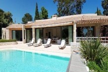 Villa avec une vue sublime sur la mer, grand jardin et piscine