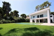 Recently renovated villa with swimming pool and private garden