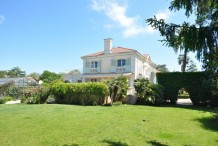 Charming villa with swimming pool in the gated area near Eden Roc and sandy beach