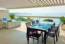Modern top floor apartment with sea view and huge terrace directly on La Croisette