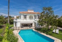 Belle epoque style villa with private swimming pool and landscaped garden, 5 min from the sea
