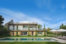 Contemporary style villa with huge pool, sea view and flat 1800 garden