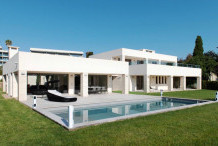 Recently built villa with 6 bedroooms, near Garoupe beach