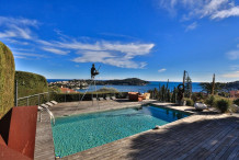 Modern villa with swimming pool and sea view near the beach of Villefranche