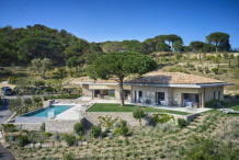 Newly built contemporary property with landscaped 17 000 m garden, 5 min drive to Pampelonne beach