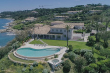 Charming 10 bedroom property with sea view in gated area of Les Parcs de St Tropez