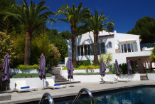Belle villa de style provencale avec vue mer et grande piscine