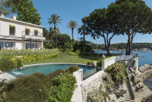 Stunning waterfront property with pool and private access to the sea