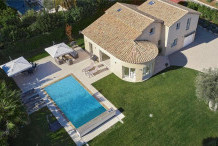 Private villa with swimming pool and 5 bedrooms, 2 steps from Garoupe beach