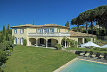 Charming 6 bedroom property with private swimming pool near downtown of St Tropez