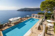 villa pied dans l'eau avec piscine et vue mer au st Jean Cap Ferrat
