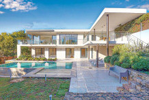 Contemporary style villa with private pool and 4 bedrooms