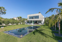 Villa avec piscine etbeau jardin au Cap d'Antibes