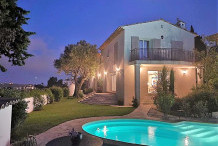 Charming property with sea view, 4 bedrooms and pool in Antibes, 5 min from the sea