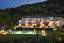 Villa with swimming pool and sea view near downtown of St Tropez