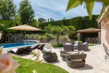 Charming 5 bedroom property with private pool in Mougins