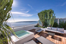Newly renovated penthouse with amazing sea view, swimming pool and tennis court