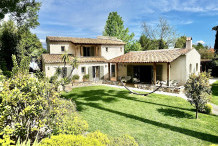 Villa provencale avec grande piscine proche plage de sable
