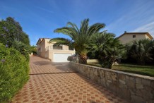 Villa with sea view near the beach