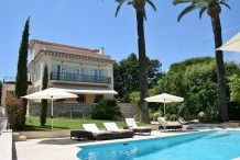 8 bedroom villa with huge garden near the sea