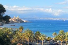 Appartement 4 pièces avec une terrasse et vue mer dans une résidence face aux plages