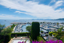 Villa avec piscine et vue mer au début du Cap d'Antibes