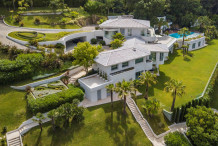 Grande villa moderne avec piscine et vue mer sur La Calofornie