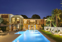 Belle maison modern avec piscine and magnifique jardin