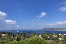 Cap d'Antibes ouest, proche Eden Roc, l'appartement au dernier étage avec vue mer panoramique