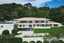 Villa contemporaine, neuve avec une belle vue sur la mer et grande piscine